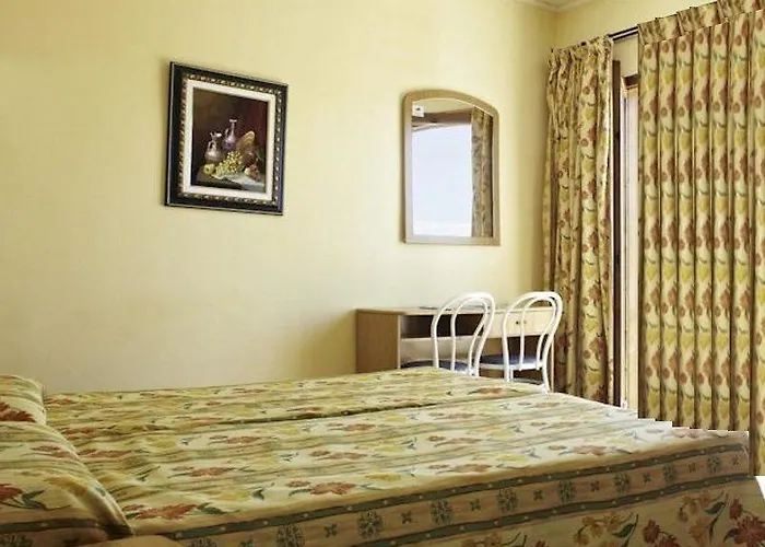 Oyo Goya Hotel 3*