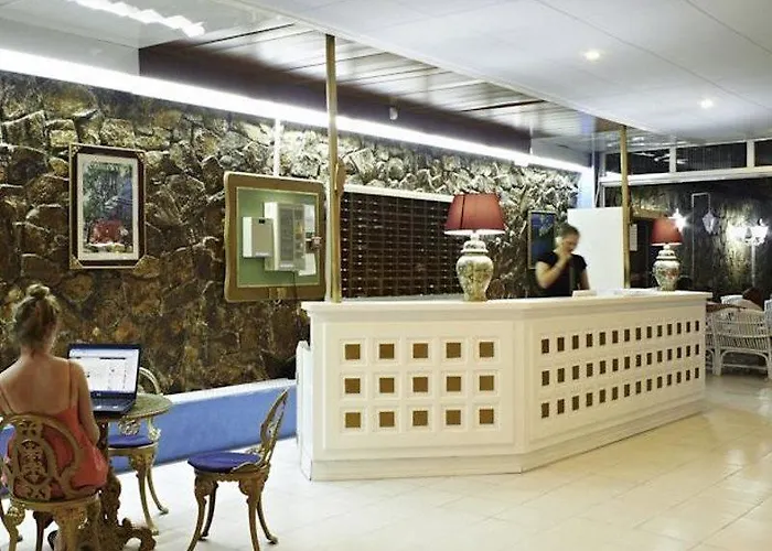 Oyo Goya Hotel 3*